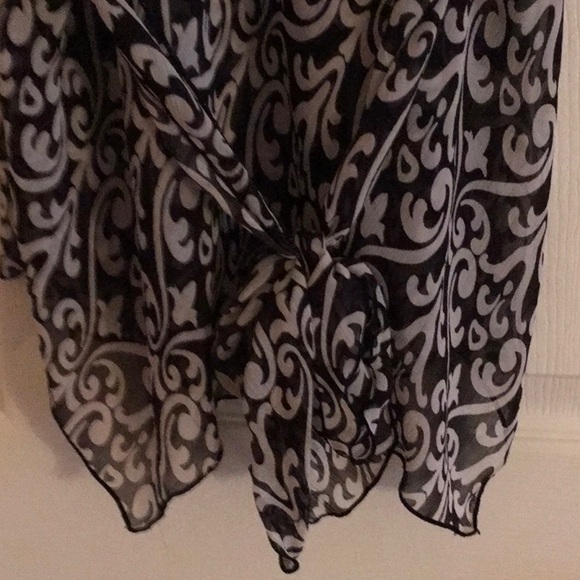 Chiffon light material with black and white print - Picture 2 of 4